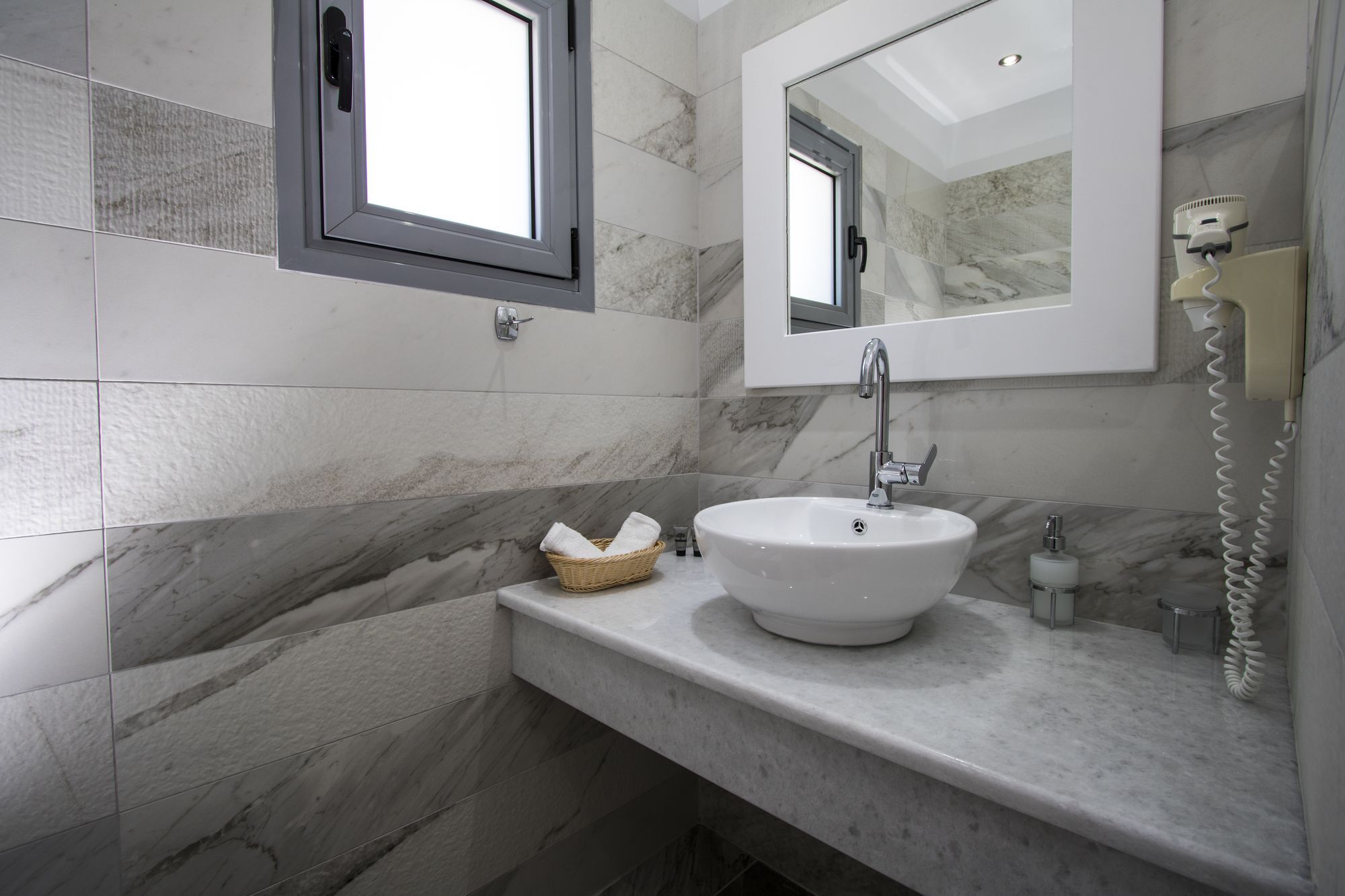 Our Villa Santorini อาโกรตีรี ภายนอก รูปภาพ